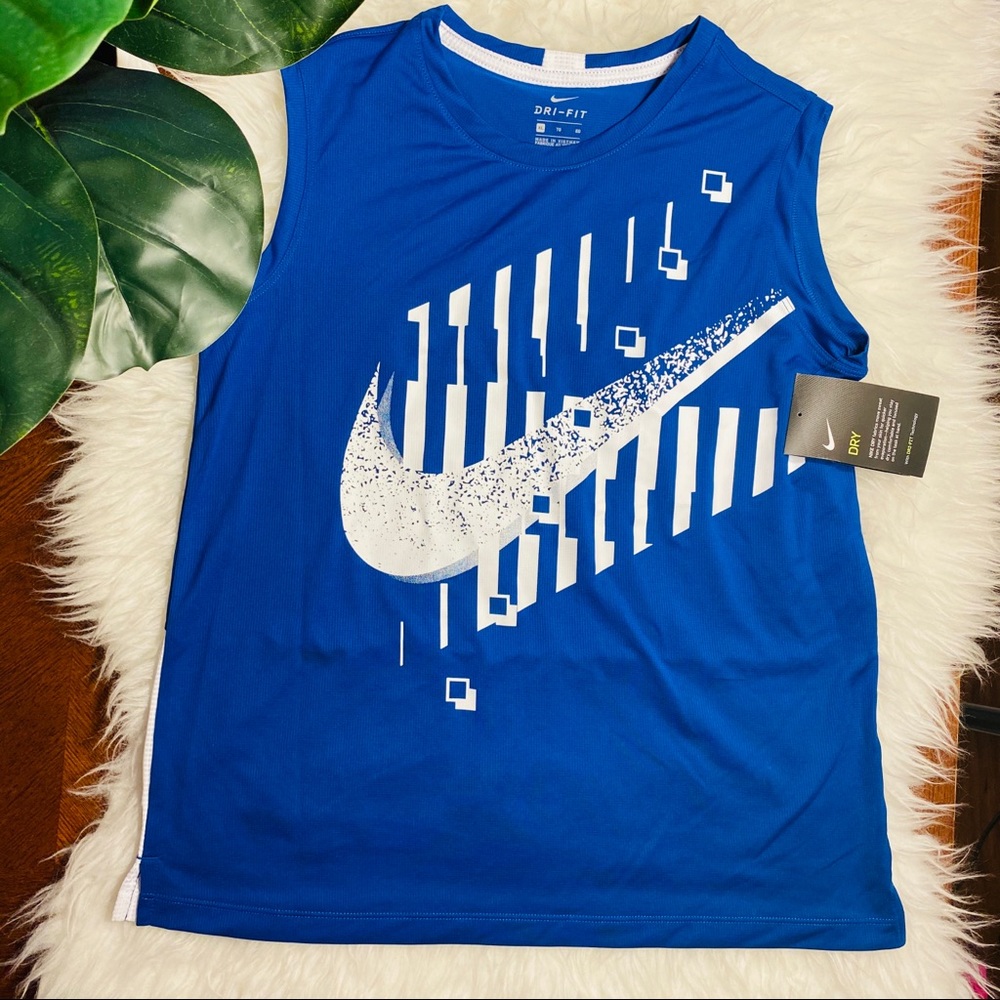 NWT✨ Boys Nike Athletic Top